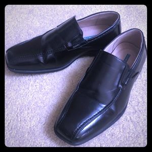 Boys Florsheim Black Memory Foam Dress Shoe sz3.5